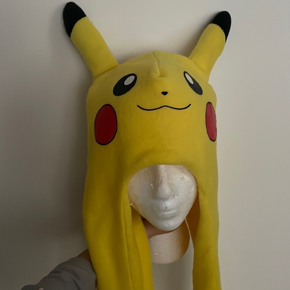 Pickachu hat w scarf like new